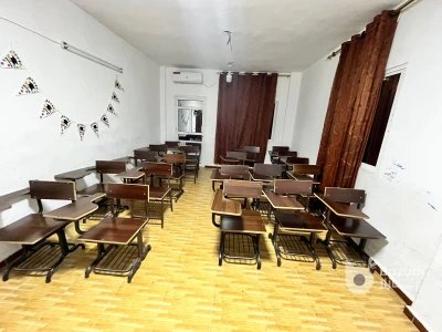 مقاعد مدرسية وكالة ولا خدش